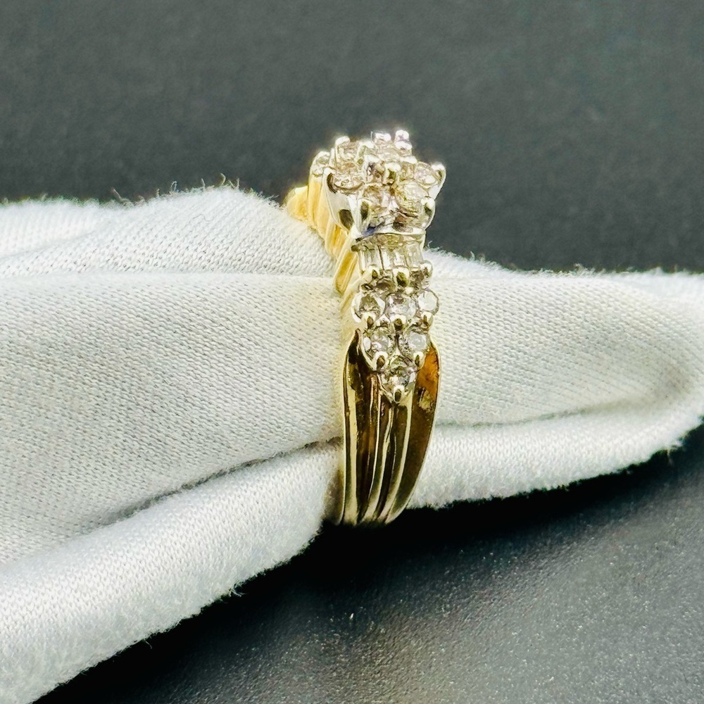 10K Gold Ladies Beautiful Diamond Cluster Ring Size 5.5 Weighs 4 Gram very clean - Picture 7 of 14